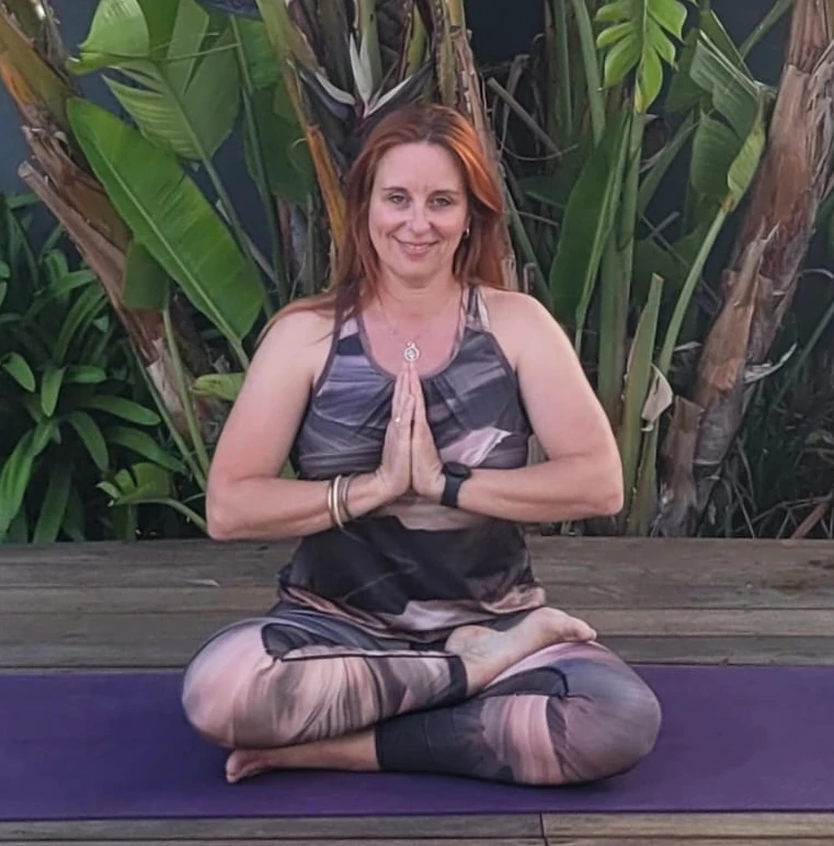 Odile en posture de yoga